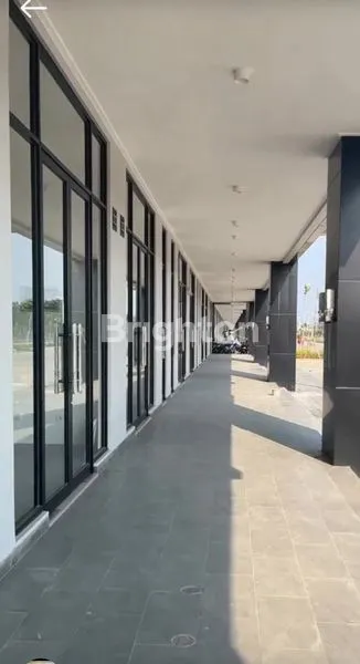 image RUKO PIK2 (GANDENG2) SOHO BROADWAY - PASIR PUTIH - 3 LANTAI + ROOFTOP (2)