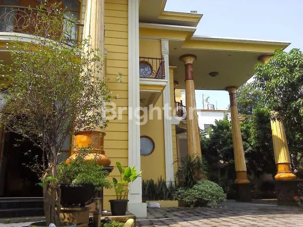 image RUMAH MEWAH DENGAN KOLAM RENANG DI SEMARANG BARAT (3)