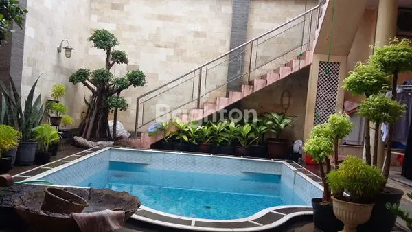 image RUMAH MEWAH DENGAN KOLAM RENANG DI SEMARANG BARAT (1)
