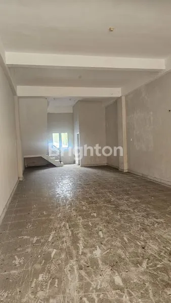 image RUKO 4 LANTAI DI TENGAH KOTA BALIKPAPAN COCOK UNTUK KANTOR (3)