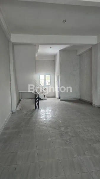 image RUKO 4 LANTAI DI TENGAH KOTA BALIKPAPAN COCOK UNTUK KANTOR (4)