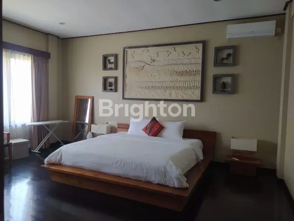 image RUMAH MEWAH SIAP HUNI DI SANUR, 4 KT, KOLAM RENANG (4)