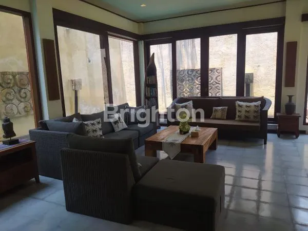 image RUMAH MEWAH SIAP HUNI DI SANUR, 4 KT, KOLAM RENANG (7)