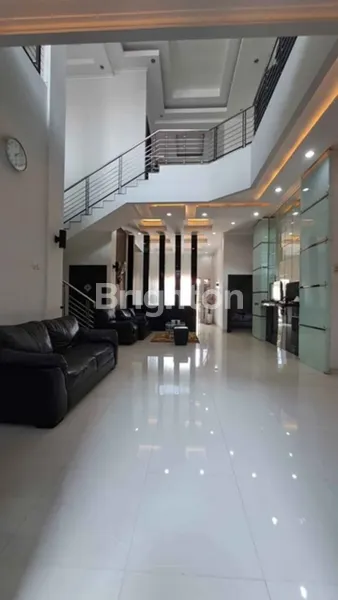 image RUMAH MEWAH KERTAJAYA INDAH, STRATEGIS PUSAT KOTA, DEKAT GALAXY MALL  (7)