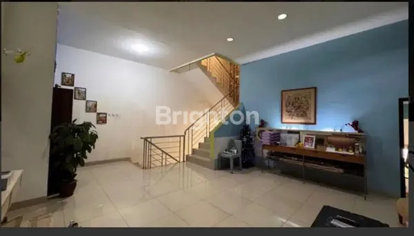 image RUMAH MEWAH 3 LANTAI, 5 KT DI JELAMBAR BARAT (5)