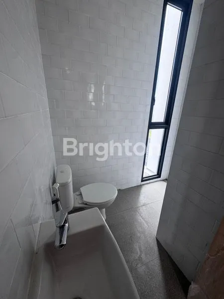 image SEWA RUMAH AMEGA WESTPARK DEKAT SURABAYA BARAT GRESIK MENGGANTI 2 LANTAI (6)