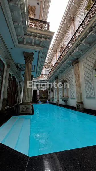 image RUMAH MEWAH 2 LANTAI FULL FURNISHED + KOLAM RENANG | LT 600 M², LB 1.000 M² | LOKASI STRATEGIS | EKS CAFé (8)