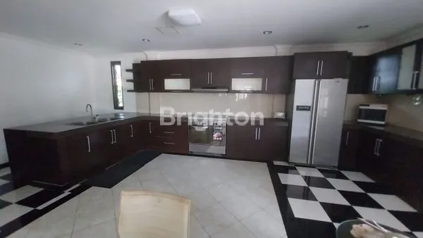 image RUMAH LUAS DAN MEWAH DI DENPASAR BARAT (4)