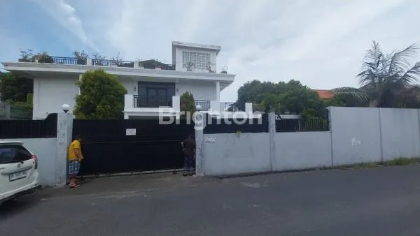 image RUMAH LUAS DAN MEWAH DI DENPASAR BARAT (1)