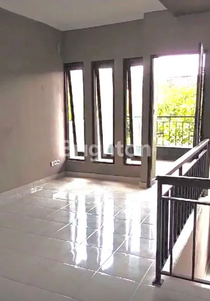 image RUMAH 2 LANTAI ADA KOLAM RENANG SIAP HUNI DI PADANGSAMBIAN (7)