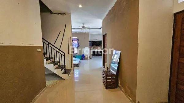 image DIJUAL RUMAH 2 LANTAI UBUNG KAJA (5)
