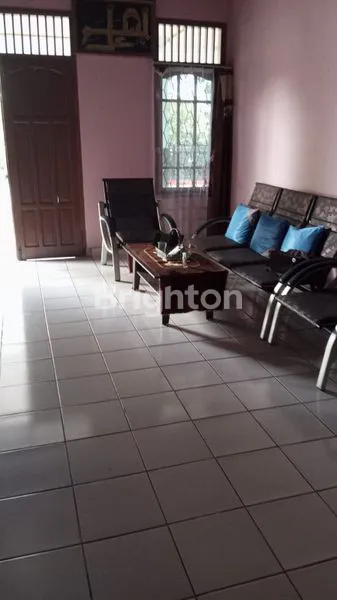 image TANAH LUAS BESERTA RUMAH DENGAN AKSES JALAN YANG NYAMAN (2)