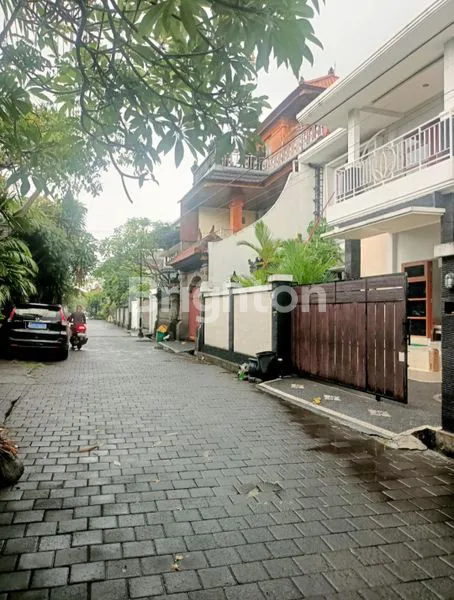 image RUMAH MINIMALIS MODERN 2 LANTAI – KESIMAN KERTALANGU, DENPASAR TIMUR (1)