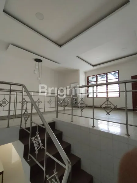 image RUMAH BANGUNAN 2.5 LANTAI DI JALAN NGAGEL JAYA SURABAYA (4)