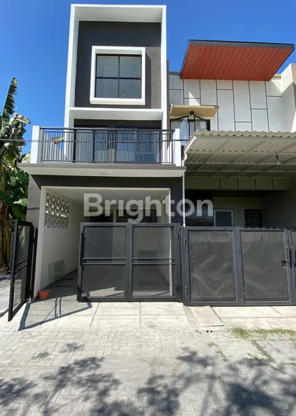 image RUMAH RUNGKUT ASRI TENGAH BARU GRESS MODERN MINIMALIS, SPLIT LEVEL 3 LANTAI, COCOK UNTUK RUMAH TINGGAL ATAU USAHA, KAMAR TIDUR BESAR (1)