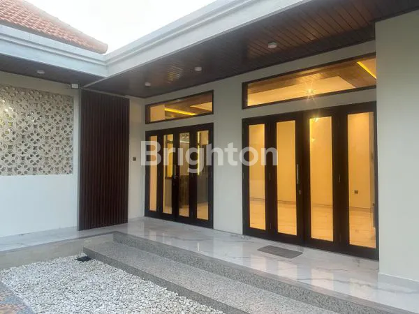 image RUMAH SEMI VILLA LANTAI 1 DENGAN KEBUN YG RAPIH DI TENGAH KOTA DENPASAR (6)