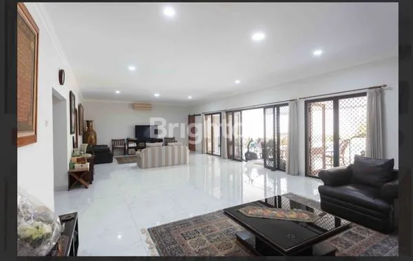 image RUMAH BAGUS SIAP HUNI, KOLAM RENANG & GARASI 4 MOBIL (3)