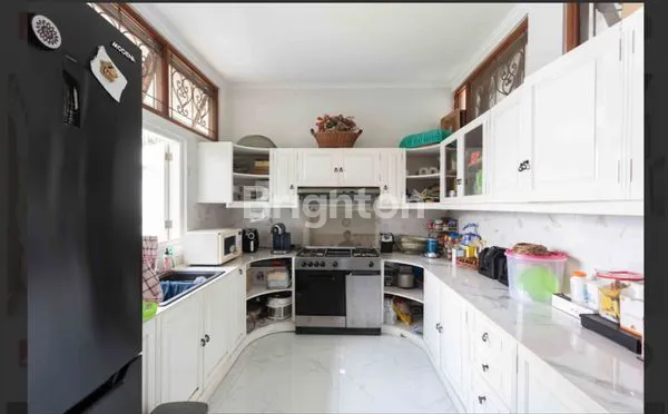 image RUMAH BAGUS SIAP HUNI, KOLAM RENANG & GARASI 4 MOBIL (6)