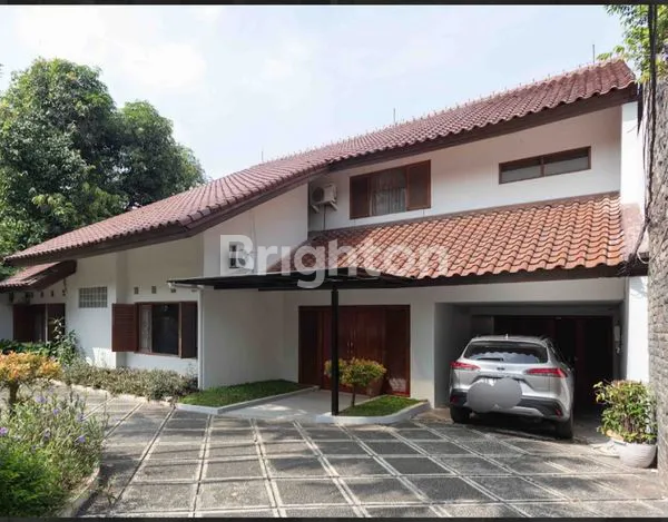 image RUMAH BAGUS SIAP HUNI, KOLAM RENANG & GARASI 4 MOBIL (1)