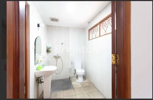 image RUMAH BAGUS SIAP HUNI, KOLAM RENANG & GARASI 4 MOBIL (8)