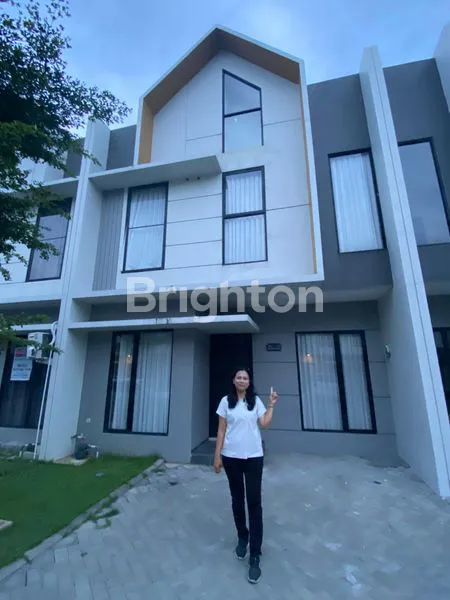 image RUMAH 2 LANTAI DI KEPUTIH, SHM, 3 KT (1)