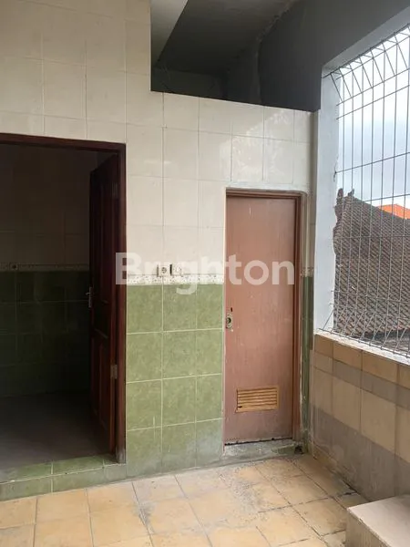 image DIJUAL RUMAH 3 LANTAI DI GATOT SUBROTO, PADANG SAMBEAN (4)