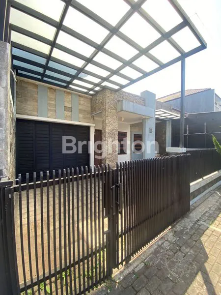 image RUMAH MEWAH SIAP HUNI DI SINGGASANA PRADANA BANDUNG (1)