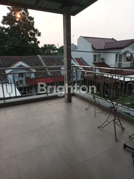 image RUMAH MEWAH 2 LANTAI DI GRAHA RAYA BINTARO, LT 112 LB 180 (8)