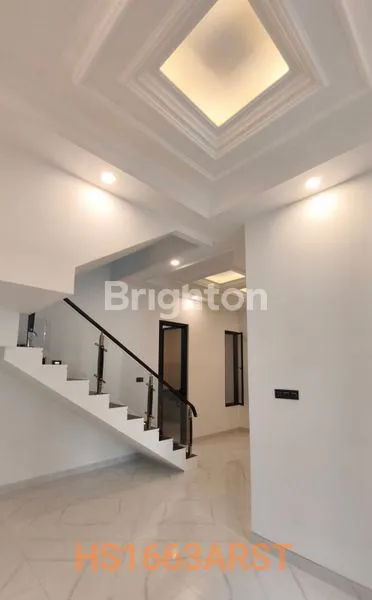 image RUMAH ARAYA GRESS AMERICAN CLASSIC ROW JALAN LEBAR (2)