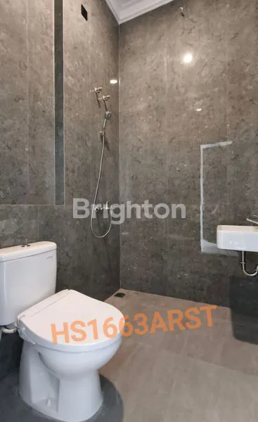 image RUMAH ARAYA GRESS AMERICAN CLASSIC ROW JALAN LEBAR (4)