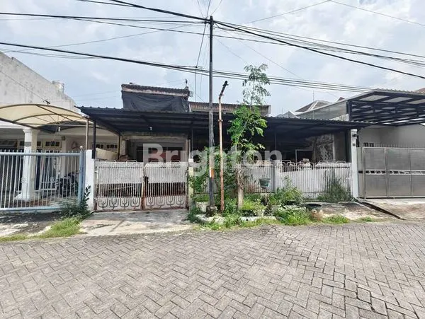 image DIJUAL RUMAH DARMO BARU BARAT BANGUNAN LAMA LOKASI STRATEGIS (1)