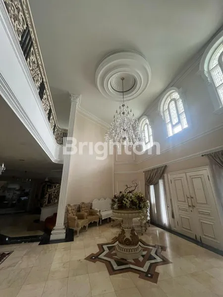 image RUMAH BINTANG DIPONGGO CLASSIC FULL MARMER SWIMMING POOL PERUMAHAN ELITE SURABAYA BARAT LOKASI SANGAT STRATEGIS DEKAT AKSES TOL DAN KE PUSAT KOTA (1)