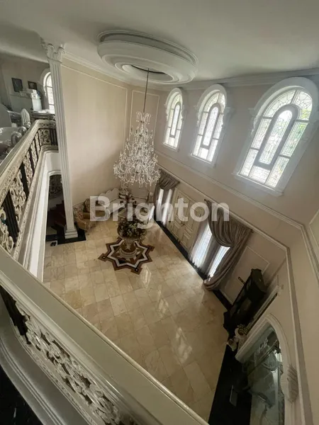 image RUMAH BINTANG DIPONGGO CLASSIC FULL MARMER SWIMMING POOL PERUMAHAN ELITE SURABAYA BARAT LOKASI SANGAT STRATEGIS DEKAT AKSES TOL DAN KE PUSAT KOTA (2)