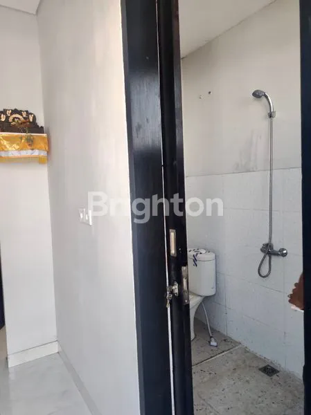 image RUMAH ONE GATE SYSTEM, 2 LANTAI DENGAN 2 KAMAR TIDUR DI SESETAN, DENPASAR SELATAN\N (4)