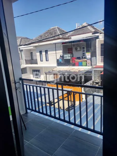 image RUMAH ONE GATE SYSTEM, 2 LANTAI DENGAN 2 KAMAR TIDUR DI SESETAN, DENPASAR SELATAN\N (1)