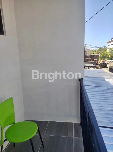 image RUMAH ONE GATE SYSTEM, 2 LANTAI DENGAN 2 KAMAR TIDUR DI SESETAN, DENPASAR SELATAN\N (2)