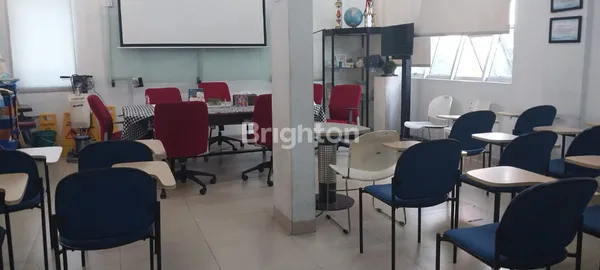 image GEDUNG KANTOR DI JL. OLAHRAGA  KEMANGGISAN JAKARTA BARAT LOKASI STRATEGIS DEKAT PINTU TOL, UNIVERSITAS DAN PERKANTORAN, COCOK UNTUK SEGALA USAHA PARKIRAN LUAS (3)