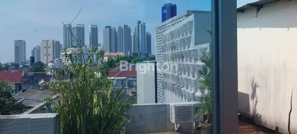 image GEDUNG KANTOR DI JL. OLAHRAGA  KEMANGGISAN JAKARTA BARAT LOKASI STRATEGIS DEKAT PINTU TOL, UNIVERSITAS DAN PERKANTORAN, COCOK UNTUK SEGALA USAHA PARKIRAN LUAS (5)