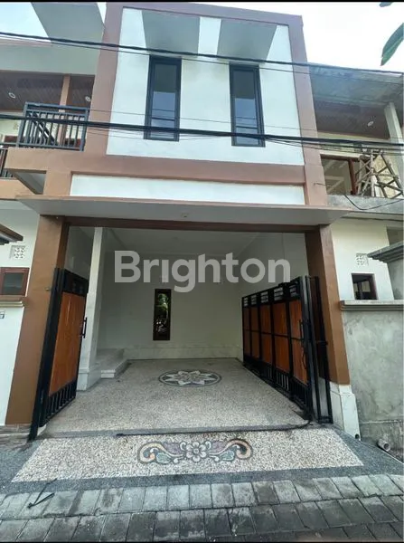 image DIJUAL RUMAH MODERN MINIMALIS 2 LANTAI BANGUNAN BARU DIKAWASAN STRATEGIS HAYAMWURUK DENPASAR TIMUR (2)