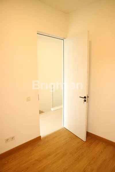 image RUMAH BRAND NEW DIAN ISTANA MINIMALIS MODERN SPEK PREMIUM 4KT+1 SHM LOKASI STRATEGIS PERUMAHAN ELITE SURABAYA BARAT DEKAT PAKUWON MALL (4)