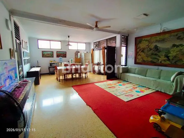 image RUMAH TUA LUMAYAN LUAS ADA TAMAN DIDEPAN MASIH LAYAK HUNI DAERAH KEMANGGISAN JAKARTA BARAT (4)