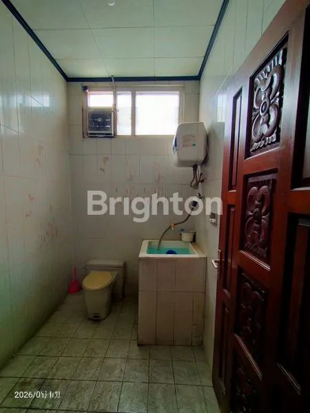 image RUMAH TUA LUMAYAN LUAS ADA TAMAN DIDEPAN MASIH LAYAK HUNI DAERAH KEMANGGISAN JAKARTA BARAT (5)