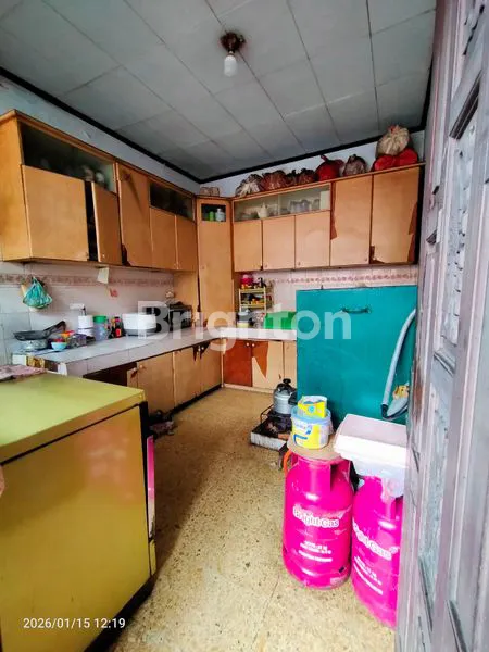 image RUMAH TUA LUMAYAN LUAS ADA TAMAN DIDEPAN MASIH LAYAK HUNI DAERAH KEMANGGISAN JAKARTA BARAT (6)