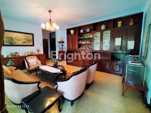 image RUMAH TUA LUMAYAN LUAS ADA TAMAN DIDEPAN MASIH LAYAK HUNI DAERAH KEMANGGISAN JAKARTA BARAT (3)