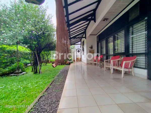 image RUMAH TUA LUMAYAN LUAS ADA TAMAN DIDEPAN MASIH LAYAK HUNI DAERAH KEMANGGISAN JAKARTA BARAT (2)