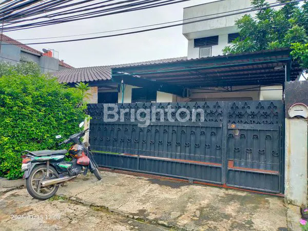 image RUMAH TUA LUMAYAN LUAS ADA TAMAN DIDEPAN MASIH LAYAK HUNI DAERAH KEMANGGISAN JAKARTA BARAT (7)