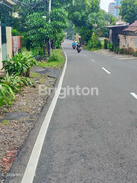 image RUMAH TUA LUMAYAN LUAS ADA TAMAN DIDEPAN MASIH LAYAK HUNI DAERAH KEMANGGISAN JAKARTA BARAT (8)