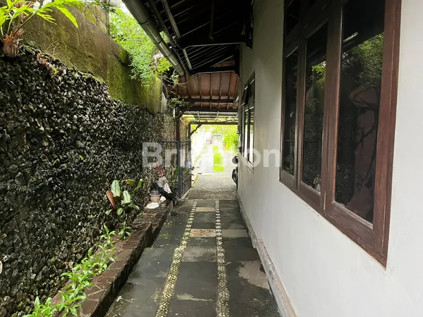 image TANAH LUAS 1.000 M² BONUS 2 BANGUNAN VILLA DI KEROBOKAN–SEMINYAK | ASET LANGKA DI AREA PREMIUM (2)