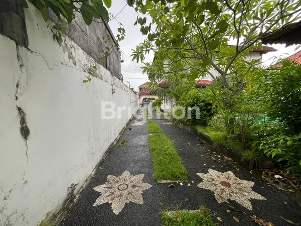 image TANAH LUAS 1.000 M² BONUS 2 BANGUNAN VILLA DI KEROBOKAN–SEMINYAK | ASET LANGKA DI AREA PREMIUM (5)