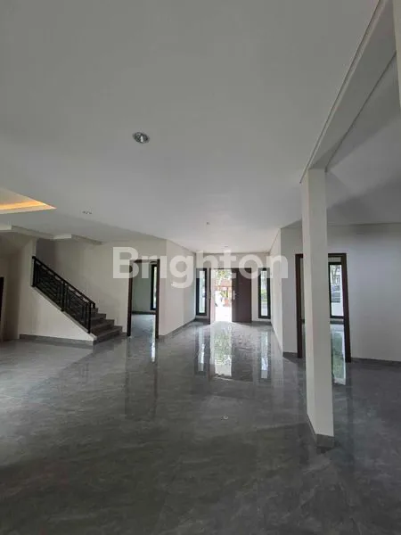 image DI JUAL RUMAH 2 LANTAI, SIAP HUNI, CANTIK, STRATEGIS AMAN & NYAMAN  CLUSTER DENHAAG KOTA WISATA CIBUBUR (2)